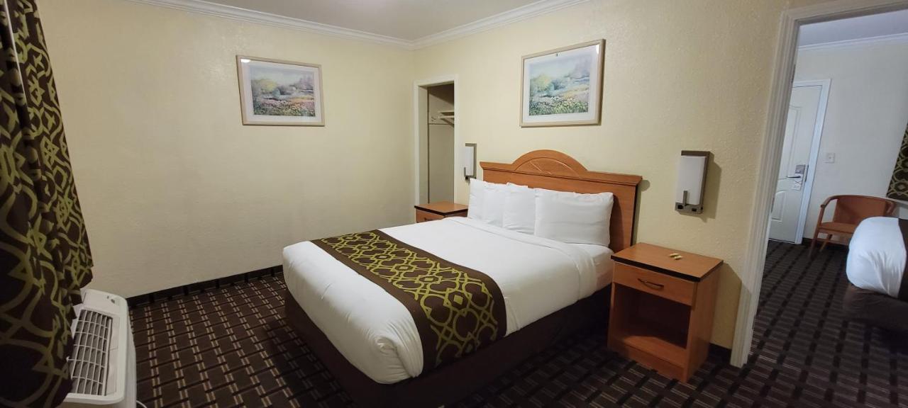 Inn Riverside & 2*