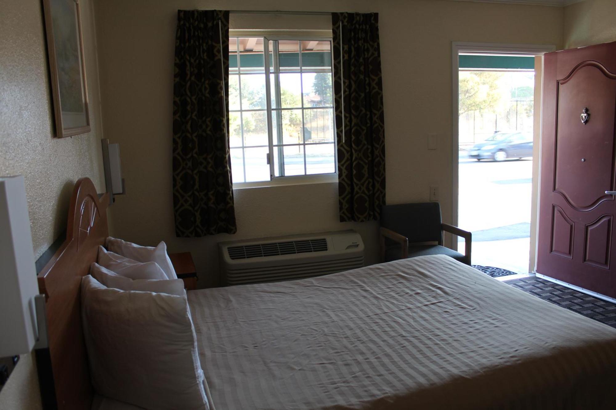 Inn Riverside & Santa Cruz