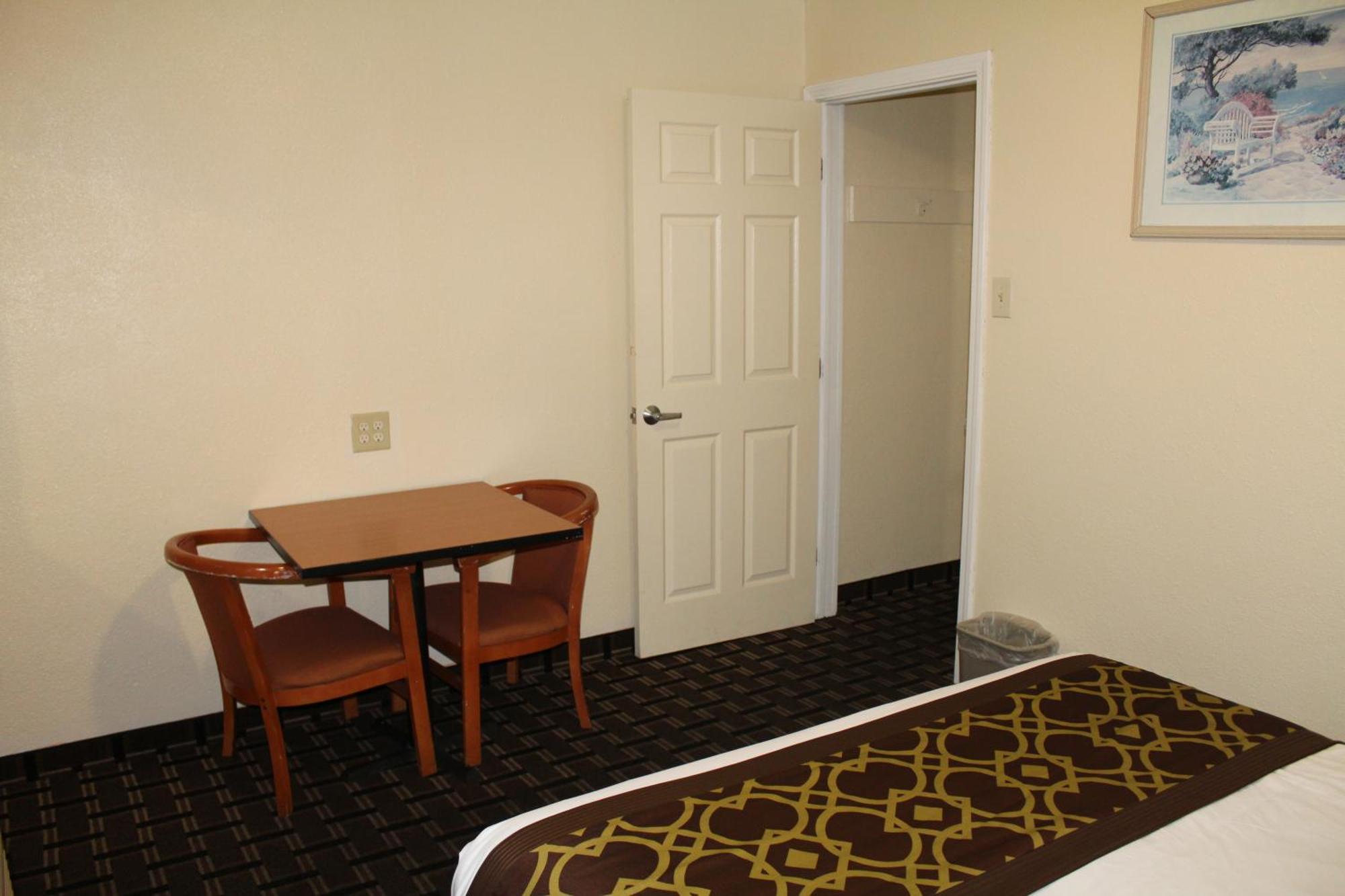 Riverside & Inn 2*