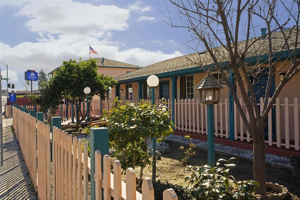 Riverside & 2*